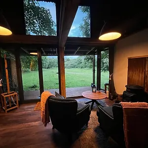 Lynbrook Haybarn, Hot Tub And Outdoor Kitchen, New Forest Holiday home